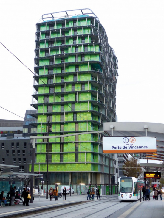 Habillage de la Tour de la Biodiversité avec des persiennes coulissantes aluminium vert olive, PARIS 13. Maître d’ouvrage : PARIS HABITAT / Maître d’œuvre : O.A.L EDOUARD FRANCOIS, Paris 15